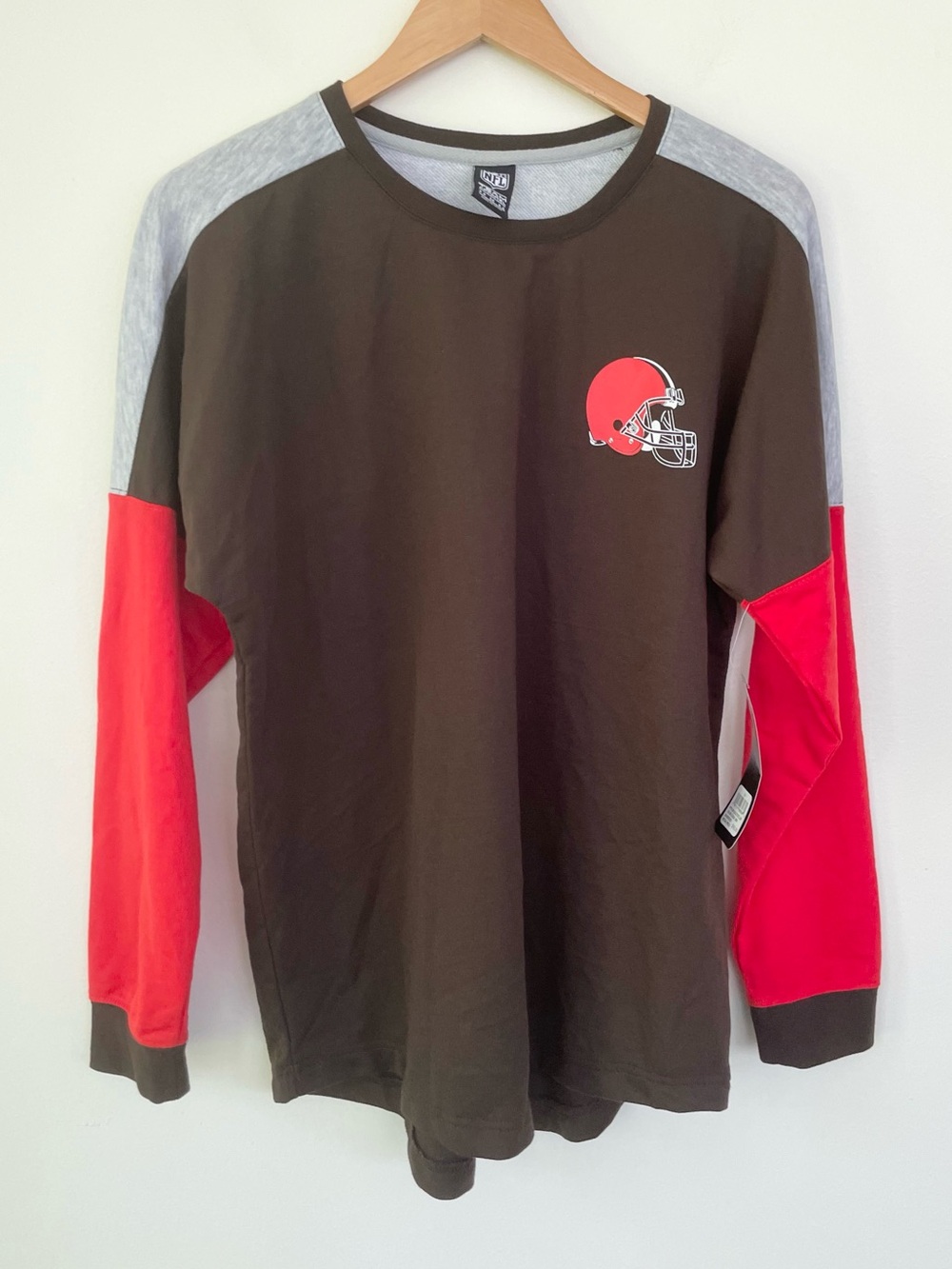 NWT Cleveland Browns Large Spellout Long Sleeve Crew Neck Sz M Medium NFL